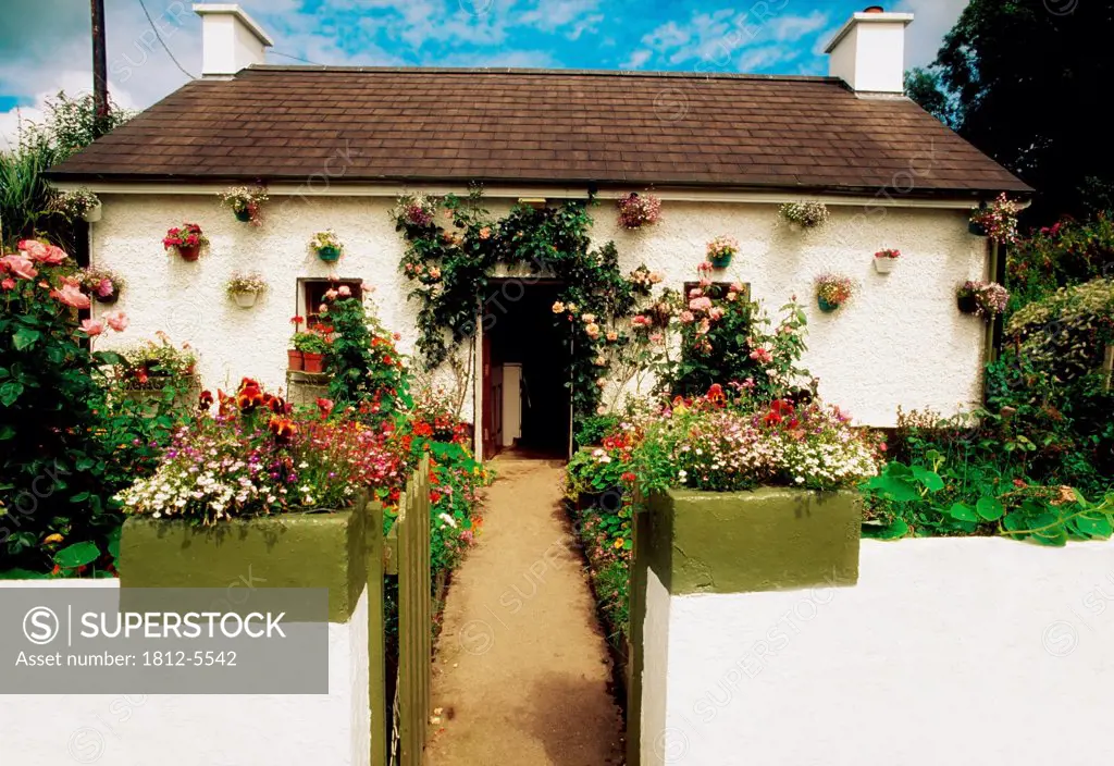 Traditional cottage, Shannon, Co Limerick, Ireland