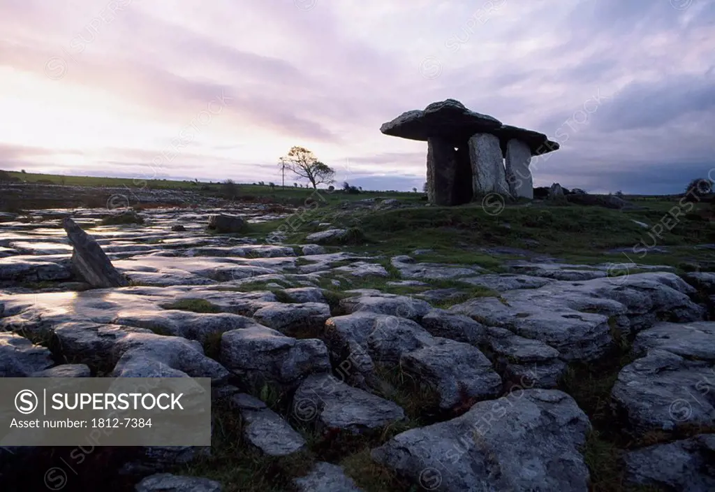 Poulnabrone Dolmen, Co Clare, Ireland, Neolithic portal tomb