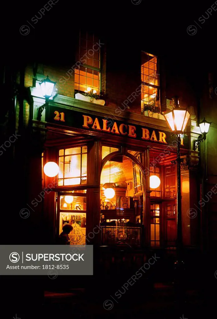 The Palace Bar, Fleet Street, Dublin, Co Dublin, Ireland, Irish bar at night