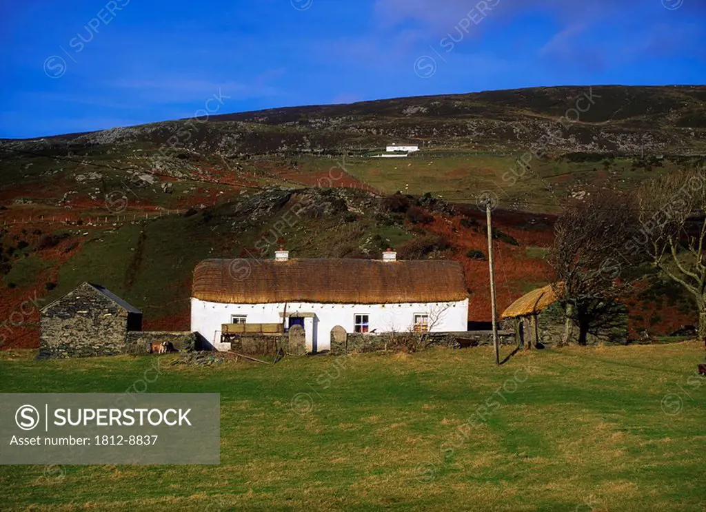 Glencolumbkille, Co Donegal, Ireland, Thatched cottage