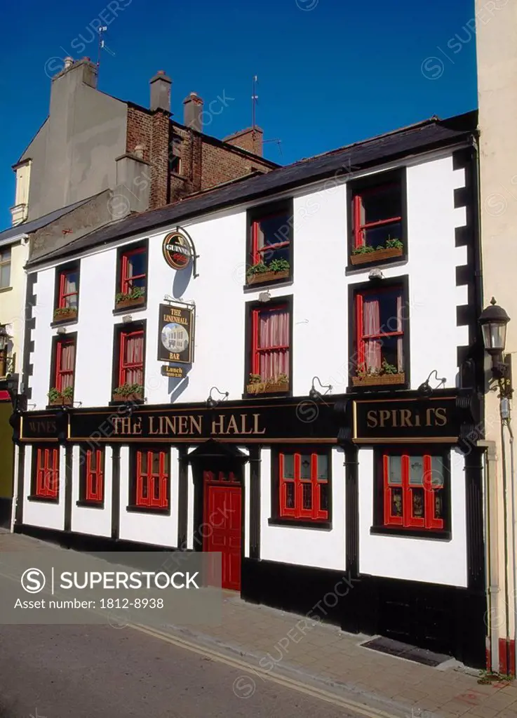 Linen Hall Bar, Co Derry, Ireland, Pub exterior