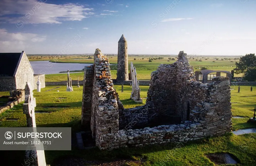 Temple Kelly and round tower, Clonmacnoise, County Offaly, Ireland