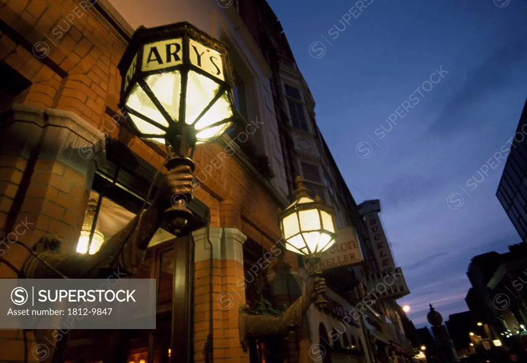 Neary´s Pub, Dublin City, Ireland, Low angle view of pub entrance