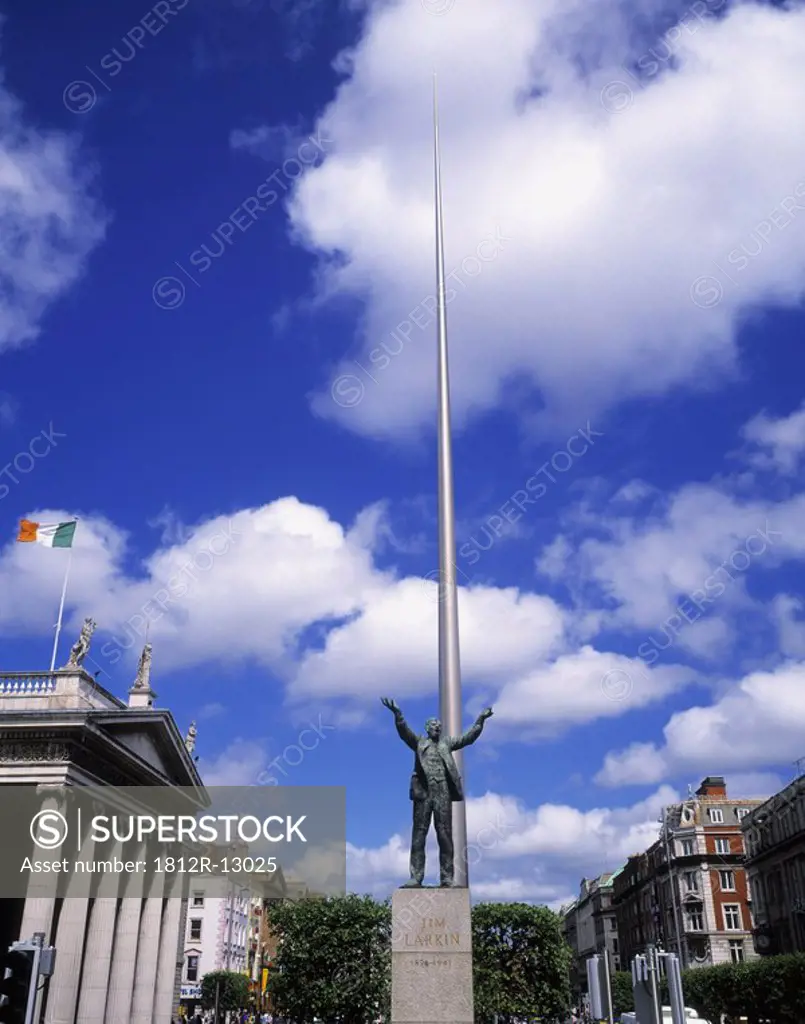 Sculpture of Jim Larkin and the Spire of Dublin in O´Connell Street, Dublin, Ireland