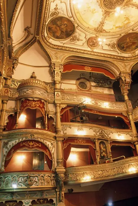 Belfast, Grand Opera House
