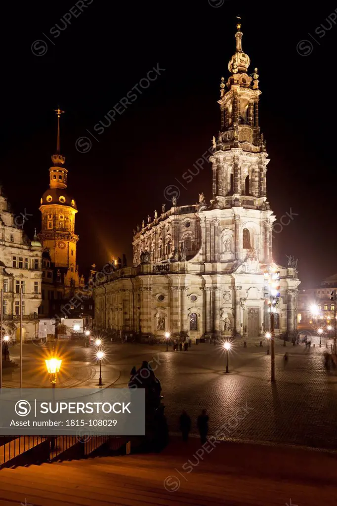 Germany, Saxony, Dresden, View of Katholische Hofkirche and Dresden Castle at night