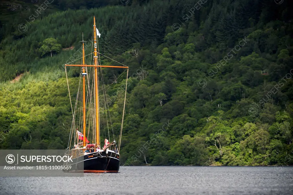 Great Britain, Scotland, Loch Ness, ship, tour