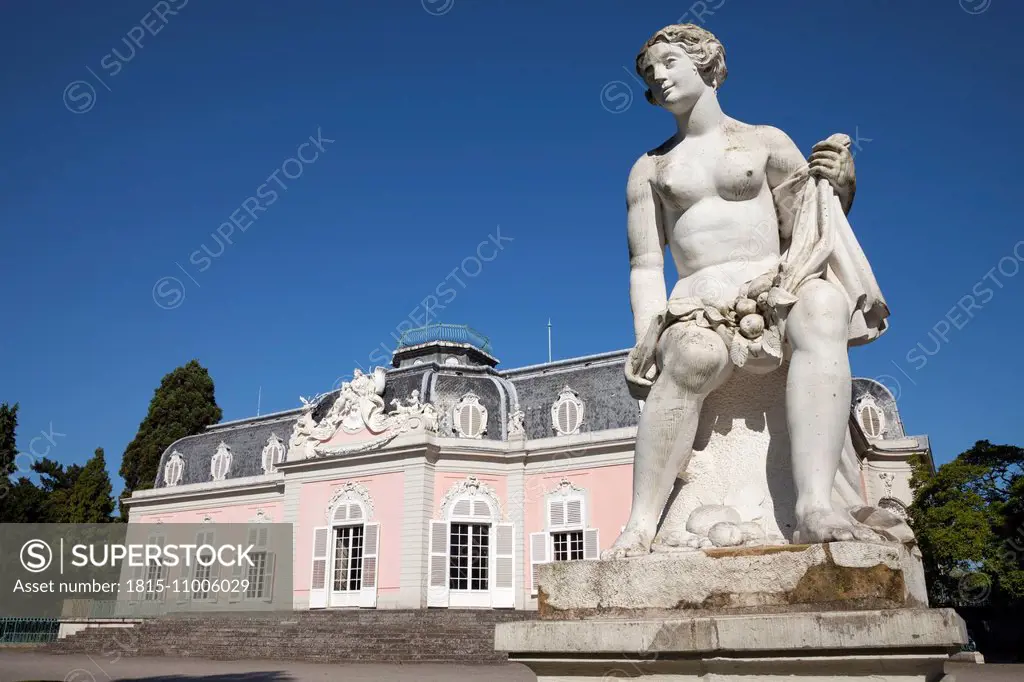 Germany, North Rhine-Westphalia, Duesseldorf Benrath, sculpture in front of Benrath castle
