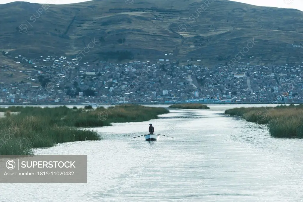 South America, Peru, Lake Titicaca, Puno, fisher men