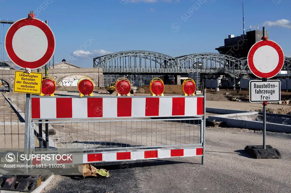 Germany, Munich, Construction barrier at Hackerbridge