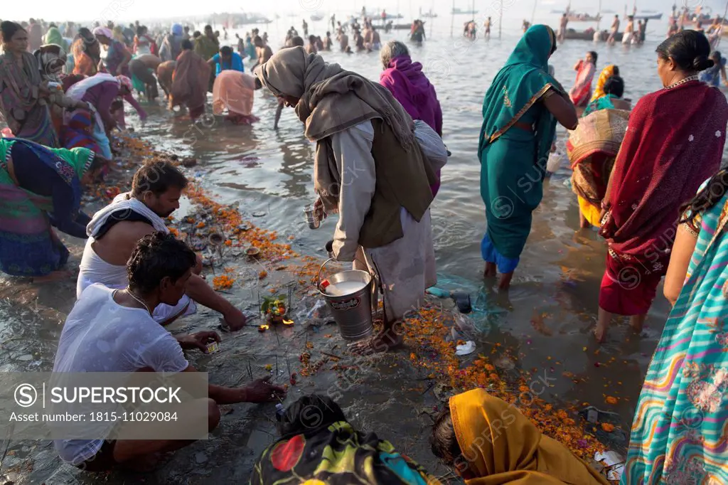 India, Uttar Pradesh, Allahabad, Kumbh Mela pilgrimage, People bathing