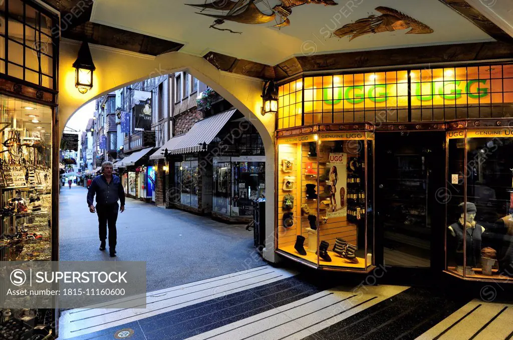 Australia, Perth, central business district, shopping arcade London Court