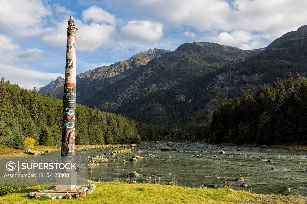 USA, Alaska, Totem pole at Chilkoot River