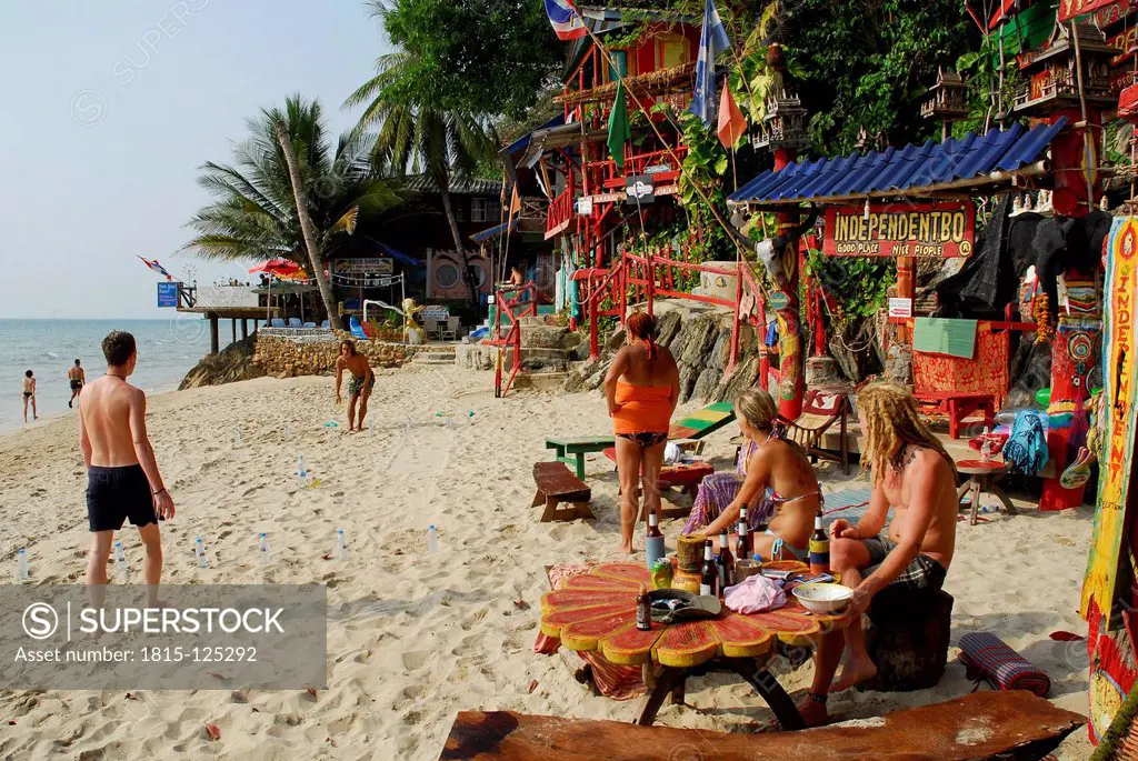 Thailand, Koh Chang, People on White Sand Beach at Independant Bo guesthouse
