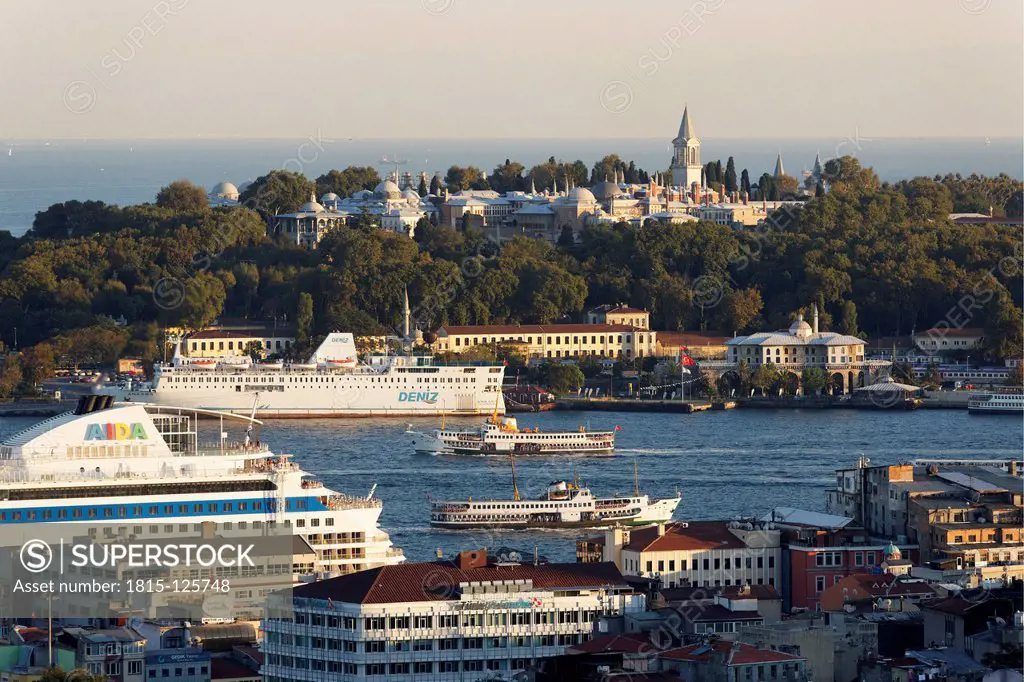 Turkey, Istanbul, View of Topkapi Palace and Golden Horn with cruise liners in foreground