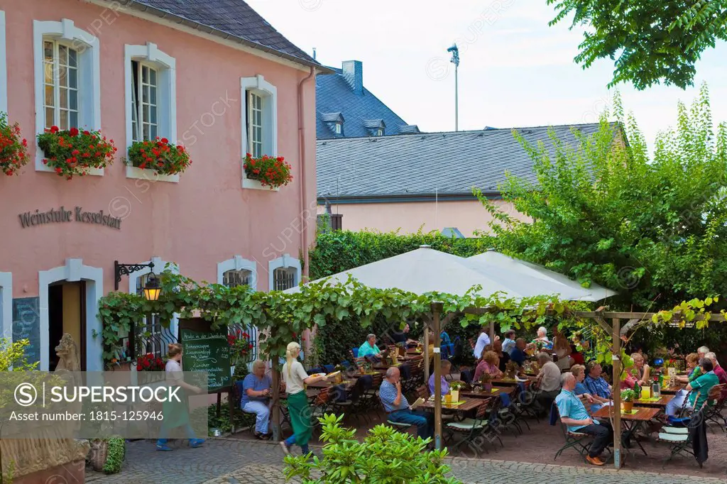 Germany, Rhineland Palatinate, Trier, People at Tavern
