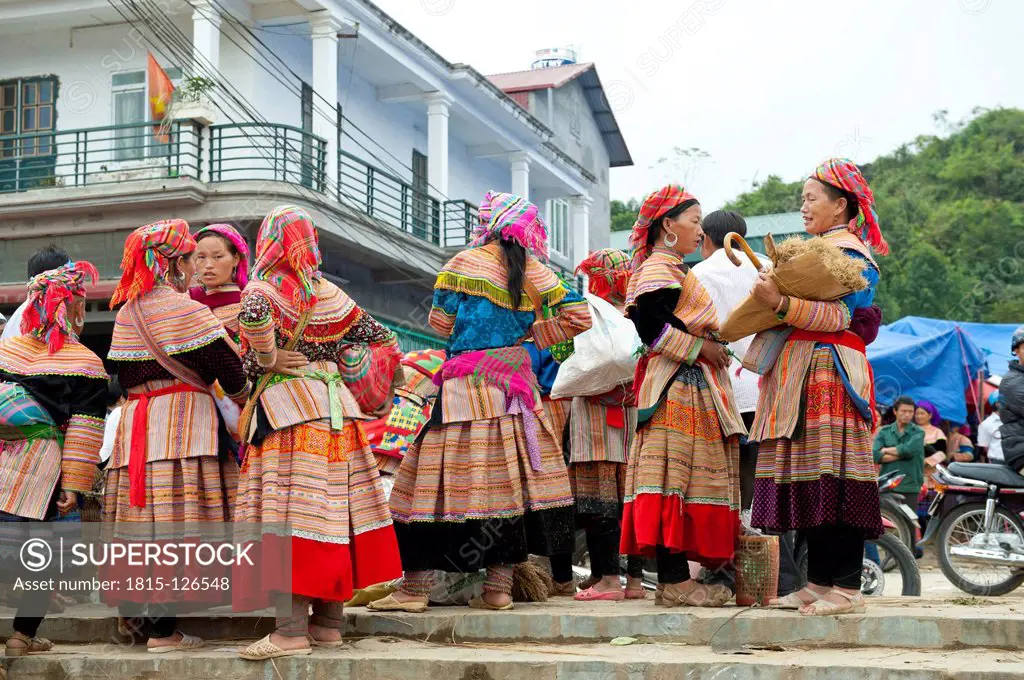 Vietnam, Women in traditional clothing at Sunday Market