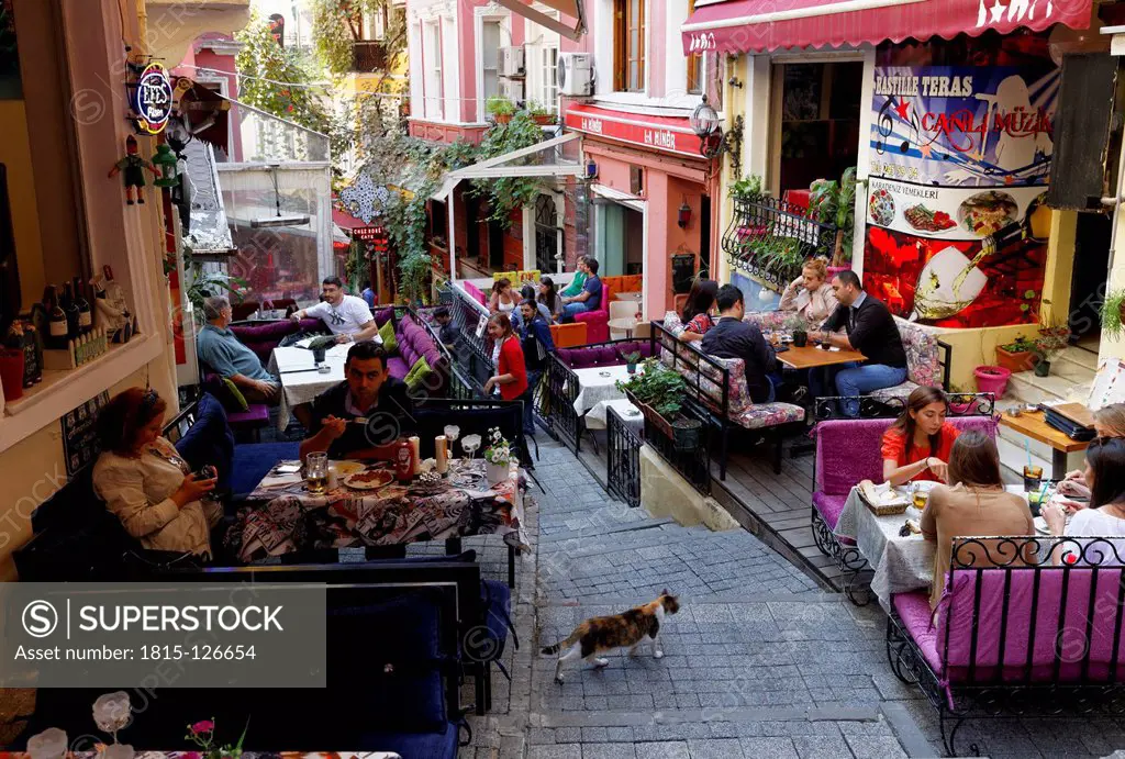 Turkey, Istanbul, People at restaurant in French Street