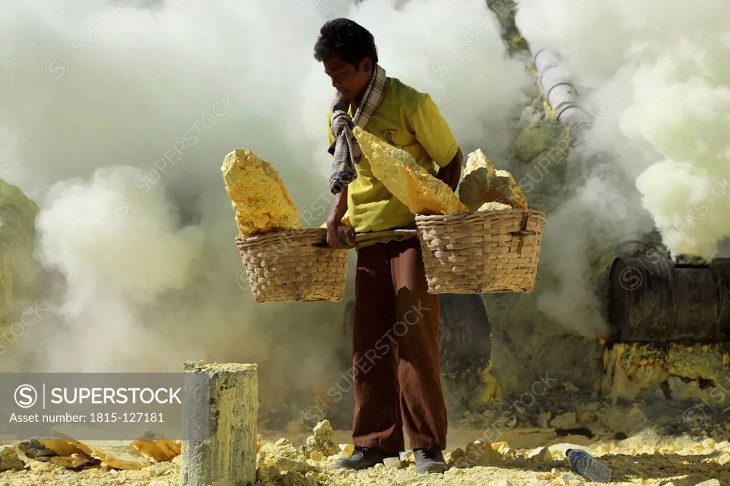 Indonesia, Man mining sulphur at Kawah Ijen Volcano