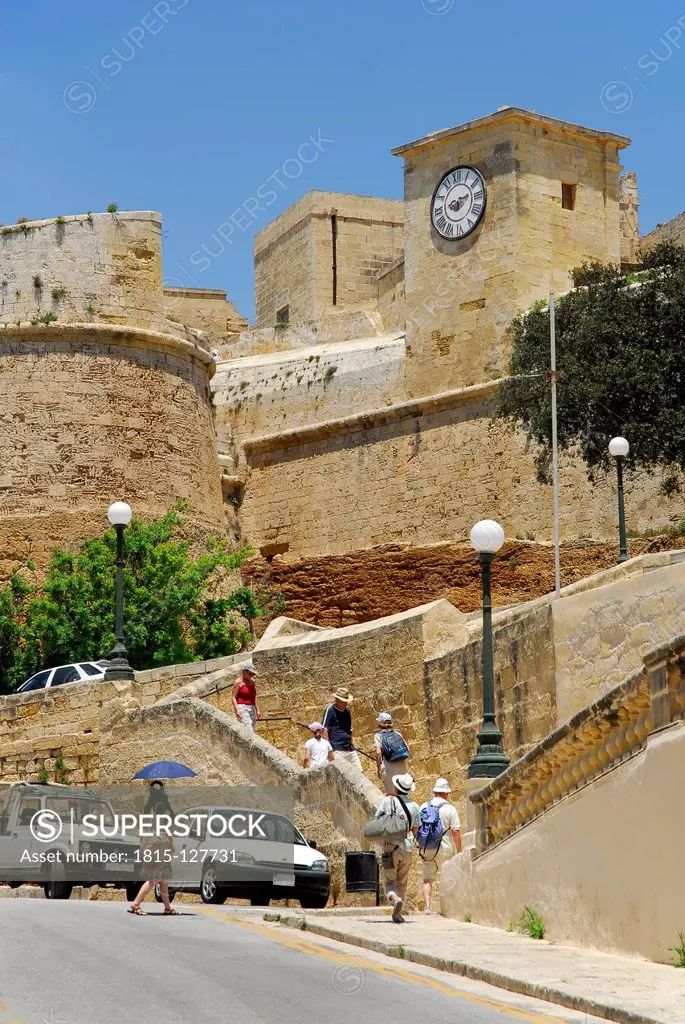 Malta, Tourist approaching fortress