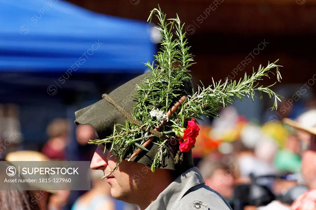 Austria, Vorarlberg, Almabtrieb in traditional costume