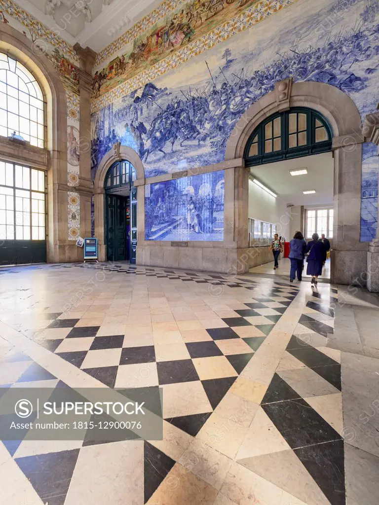 Portugal, Porto, Station building Sao Bento, Entrance hall with azulejos