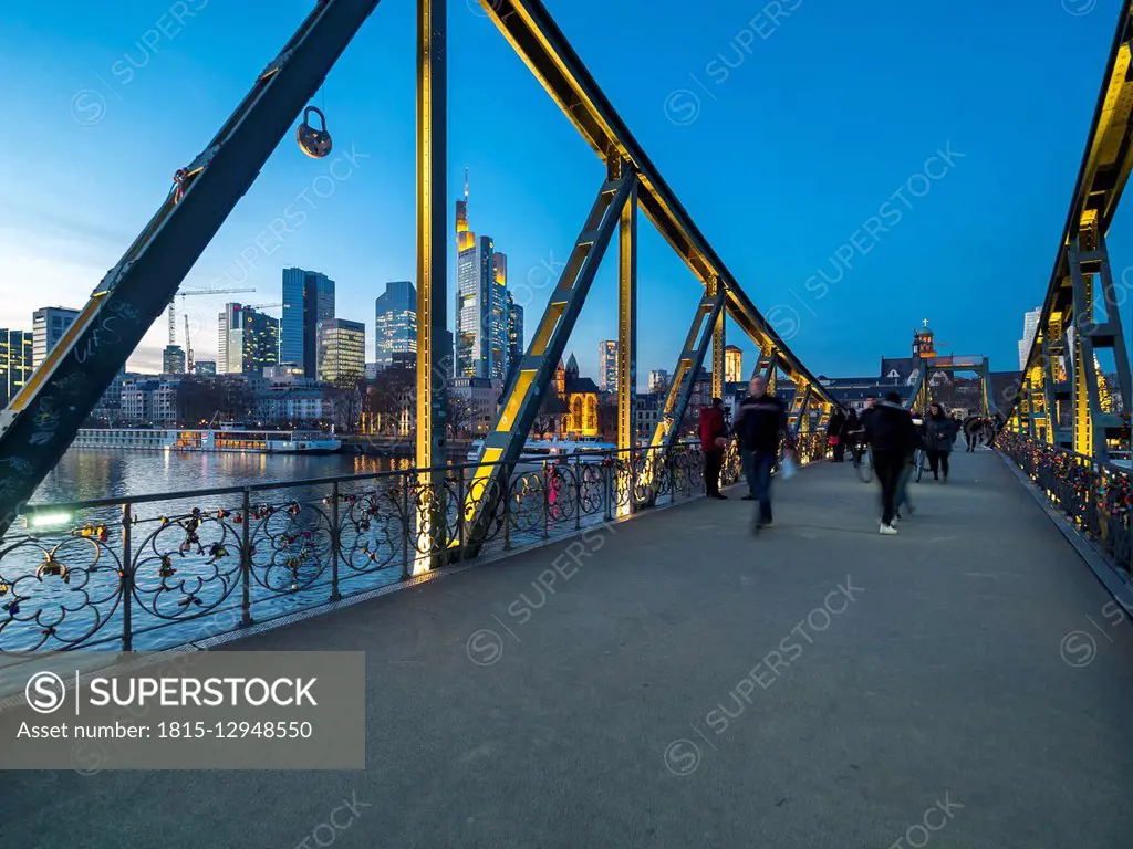 Germany, Hesse, Frankfurt, Financial district, Eiserner Steg bridge