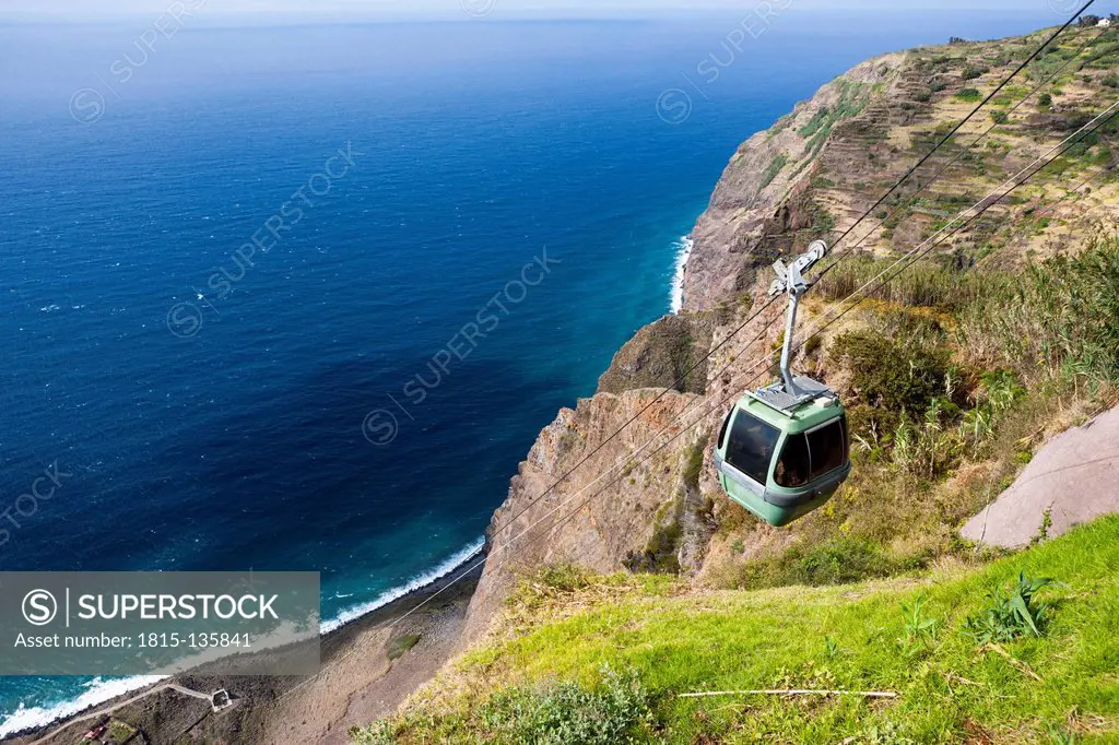 Portugal, Cable car station on cliffs of Santa Maria Madalena