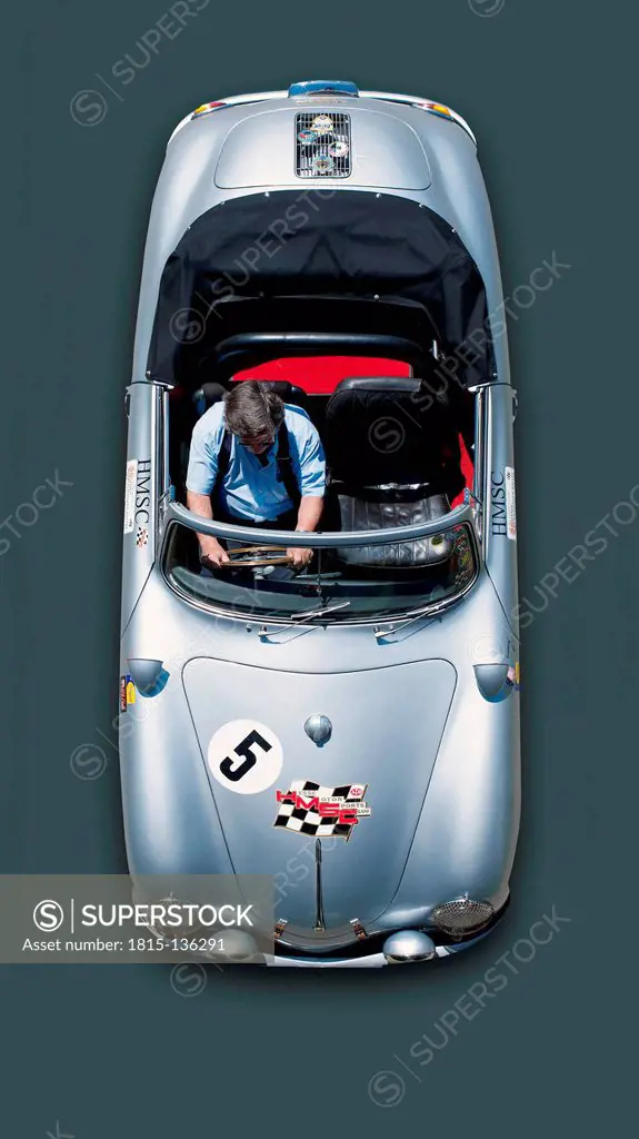 Germany, Hesse, Senior man sitting in Porsche 356