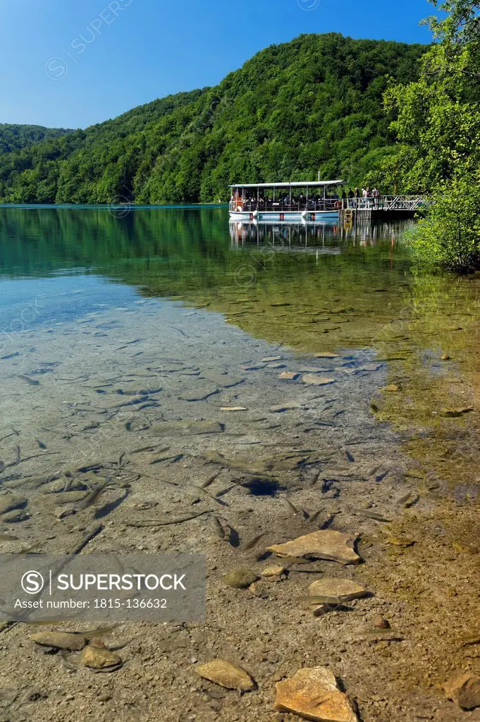 Croatia, Karlovac, Tour Boat in Plitvice Lakes National Parkke