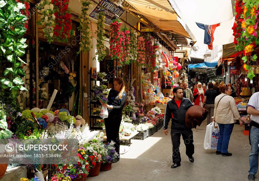 Turkey, Izmir, People at Bazaar Kemeralti