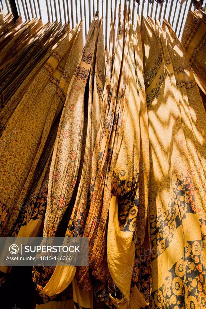 India, Rajasthan, Jodhpur, Scarfs and saris drying in sun