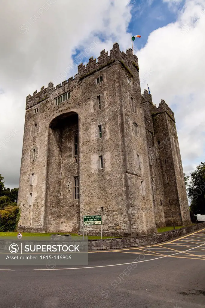 Ireland, View of Bunratty Castle