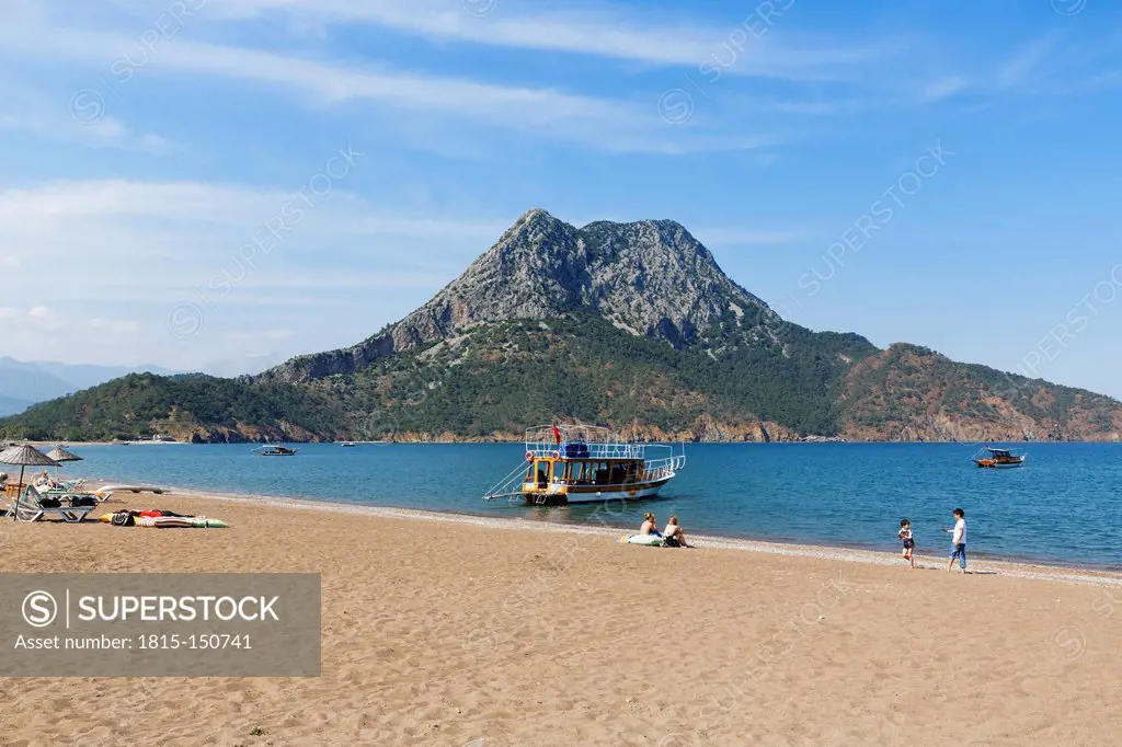 Turkey, Lycia, Lycian Coast, Adrasan bay, goose standing in front of the beach