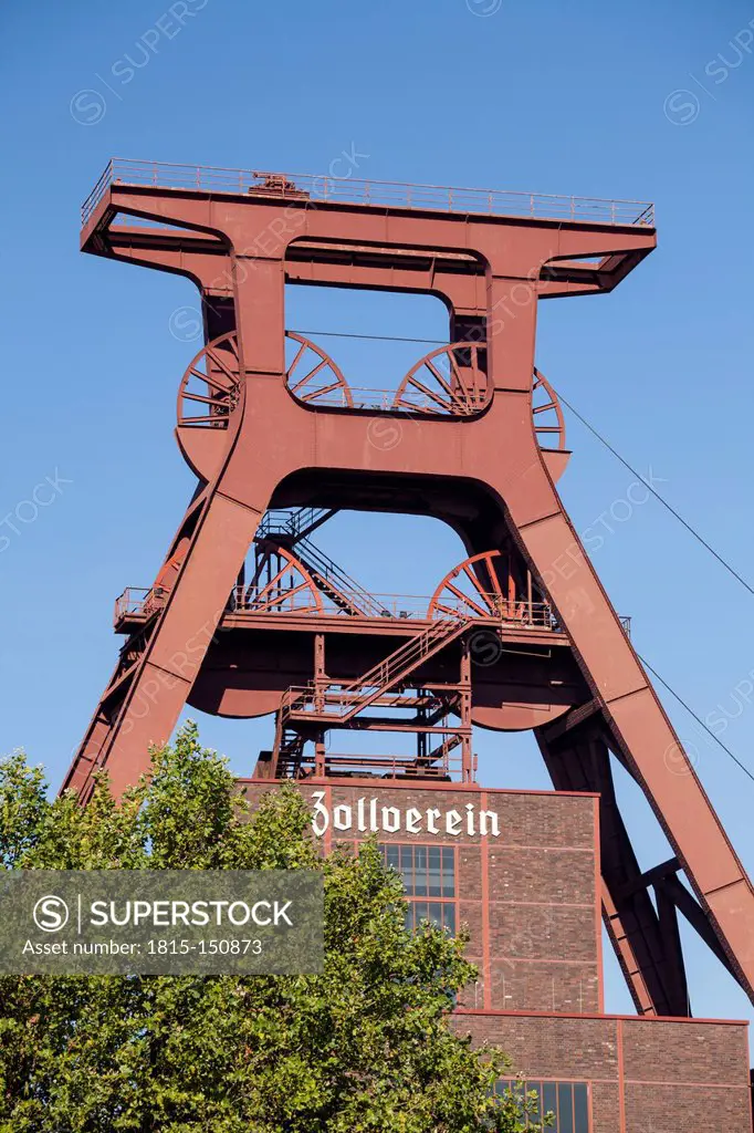Germany, North Rhine-Westphalia, Essen, Zollverein Coal Mine Industrial Complex, headframe