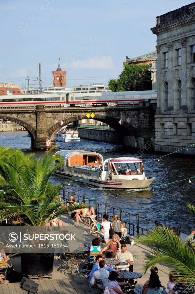 Germany, Berlin, outdoor cafe at River Spree