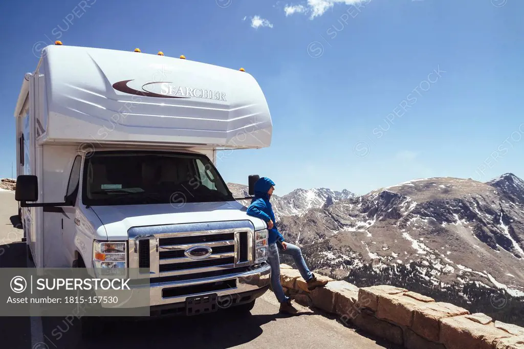 USA, Colorado, Rocky Mountain National Park, Recreational vehicle at Trail ridge road