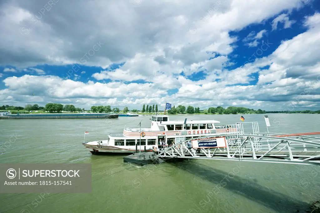 Germany, North Rhine-Westphalia, Dusseldorf, Tourboat at landing stage on River Rhine