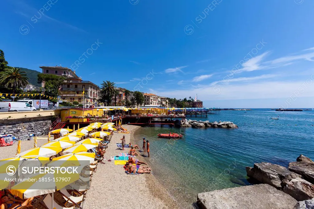 Italy, Liguria, Rapallo, Tourists on beach