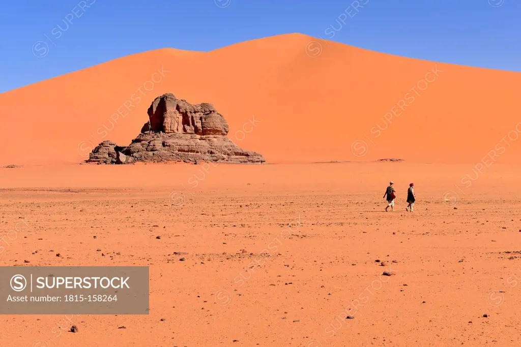 Algeria, Sahara, Tassili N'Ajjer National Park, Tadrart, people hiking in the sand dunes of Tin Merzouga