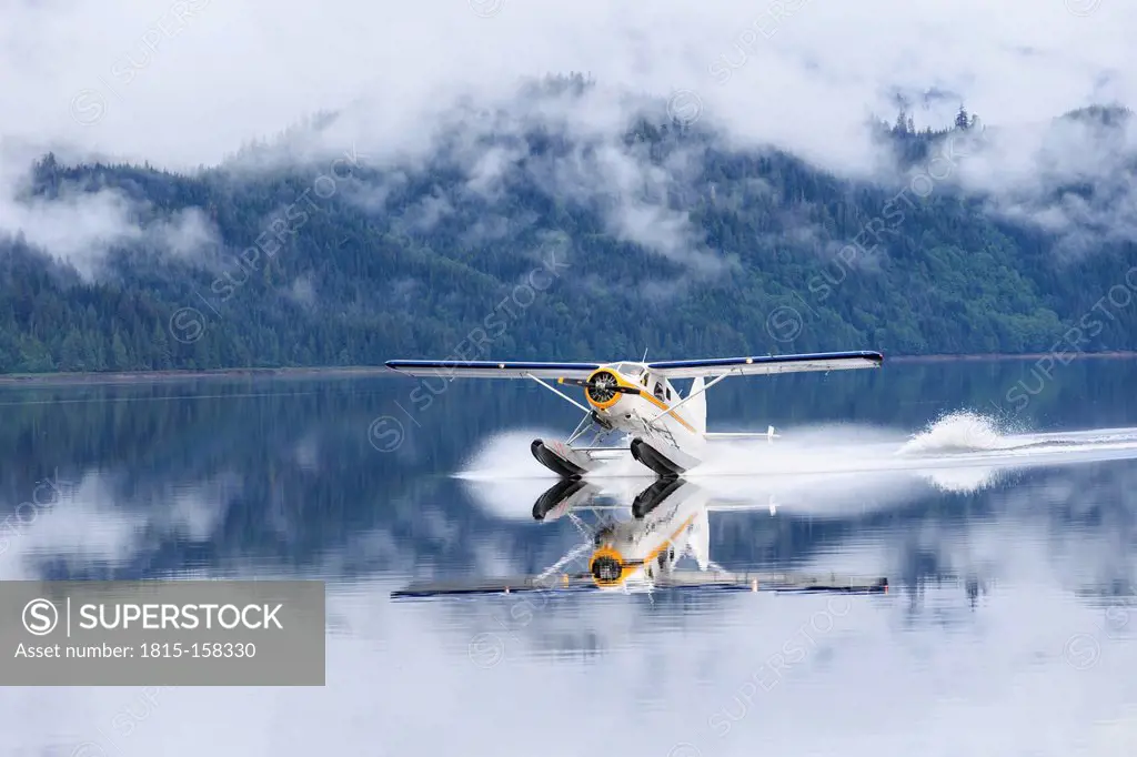 Canada, British Columbia, Khutzeymateen Provincial Park, landing seaplane