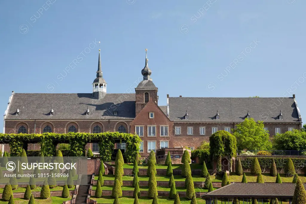 Germany, North Rhine-Westphalia, Kamp-Lintfort, Terraced gardens at Kamp Abbey