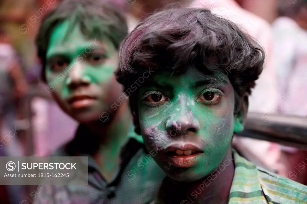 India, Uttar Pradesh, Vrindavan, boy and girl during Holi, spring festival, festival of colours