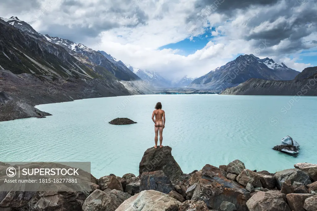 New Zealand, Canterbury, Rear view of naked man looking at Tasman Lake
