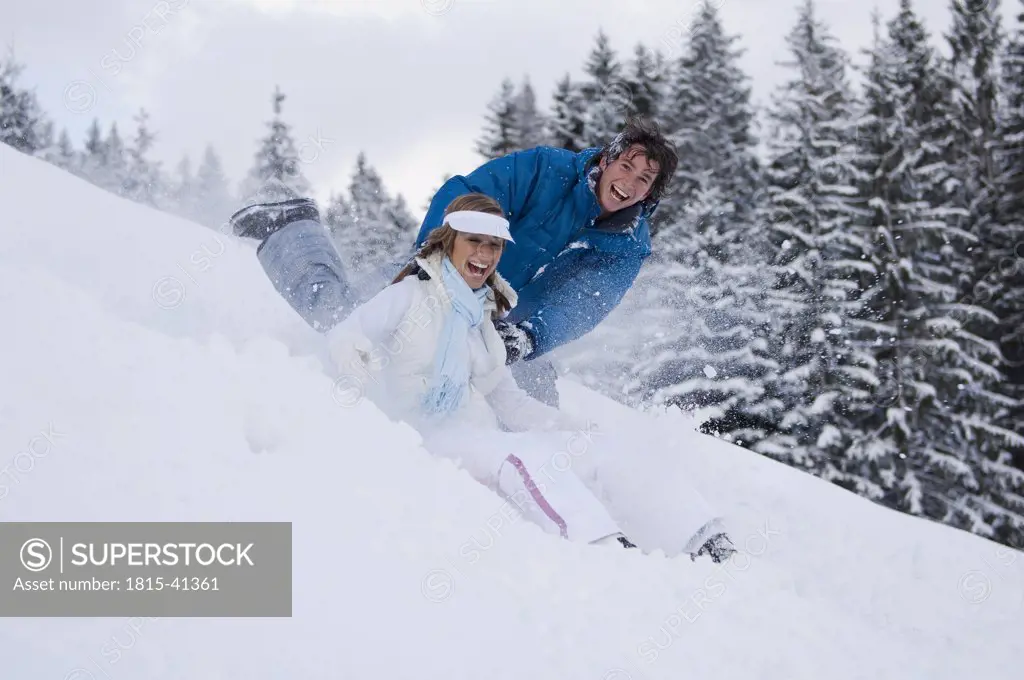Austria, Salzburger Land, Altenmarkt-Zauchense, Young couple in snow
