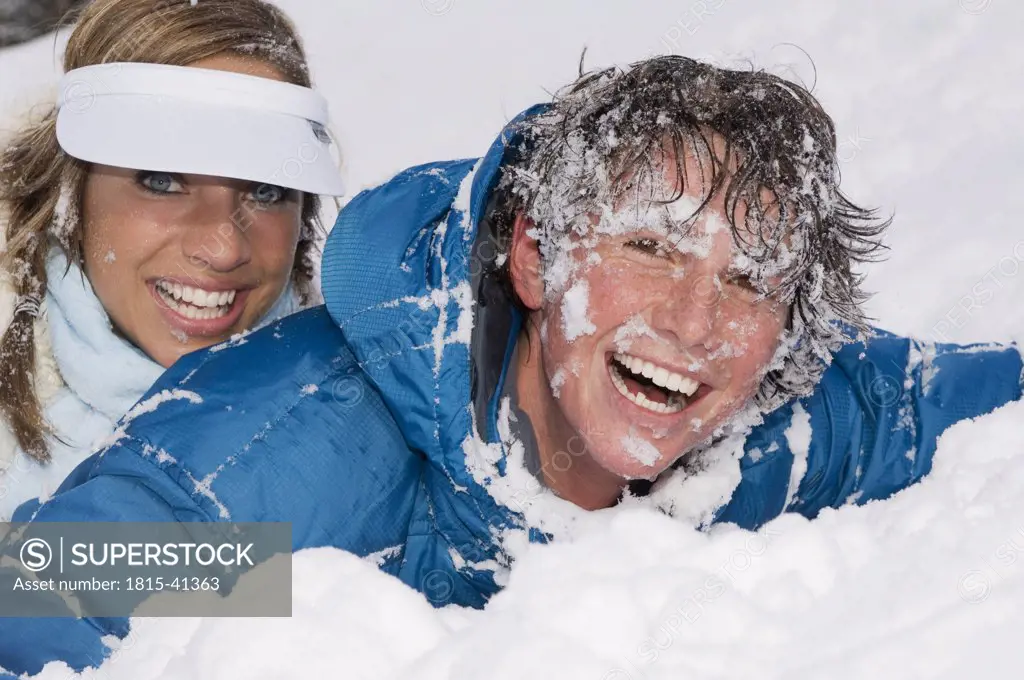 Austria, Salzburger Land, Altenmarkt-Zauchensee, Young couple in snow, laughing, portrait