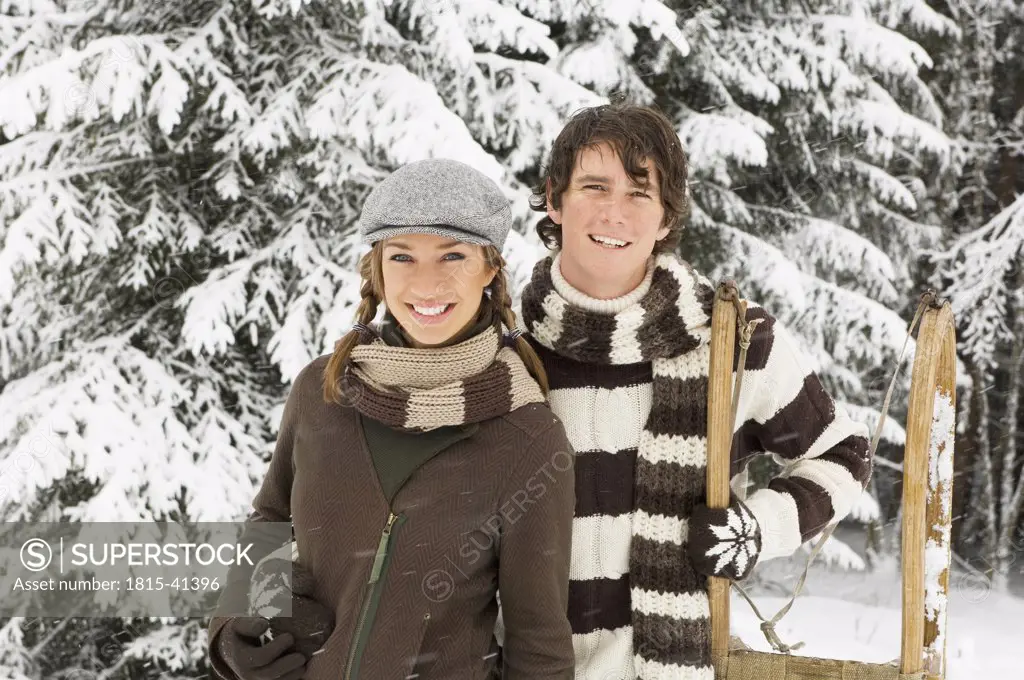 Austria, Salzburger Land, Altenmarkt, Young couple in snowscape, portrait
