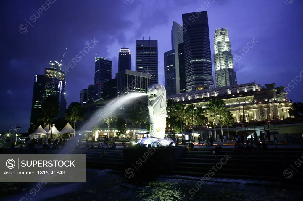 Singapore, Fontain at night
