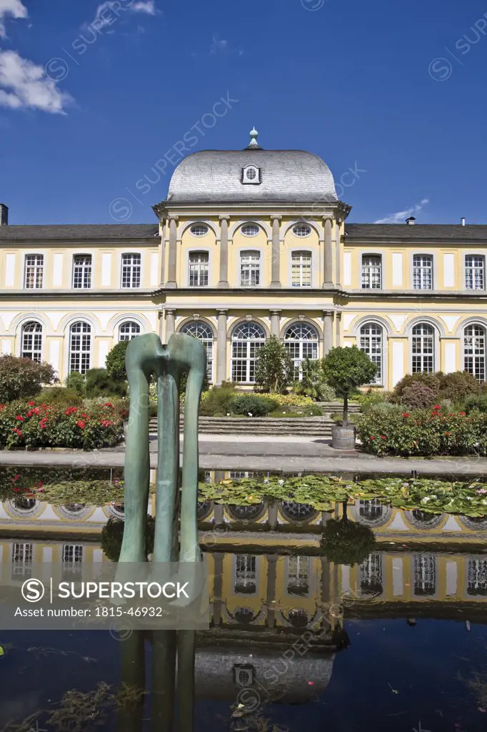 Germany, North Rhine-Westphalia, Bonn, Botanical garden with castle and pond