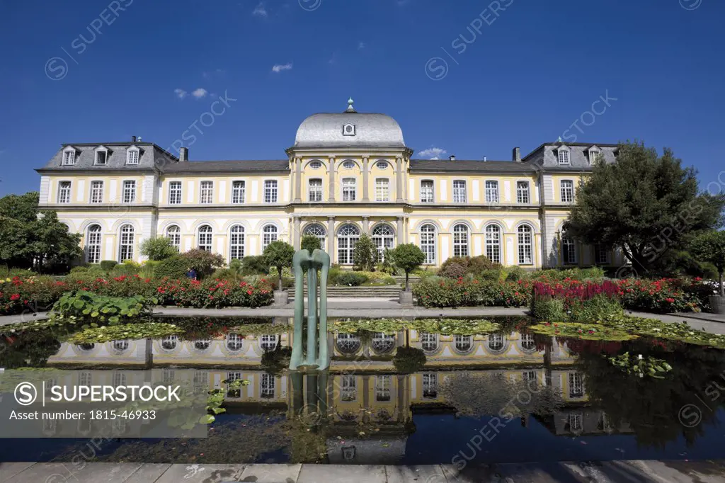 Germany, North Rhine-Westphalia, Bonn, Botanical garden with castle and pond